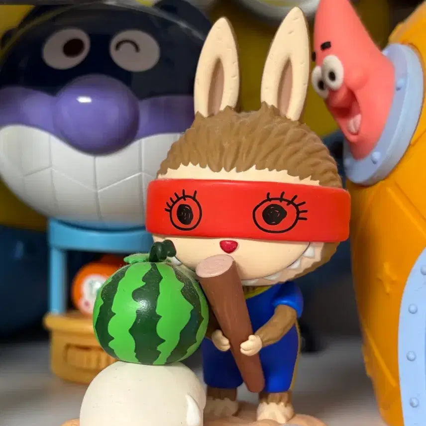 [BUNJANG] Labubu Figure with Melon and Club / 라부부 피규어