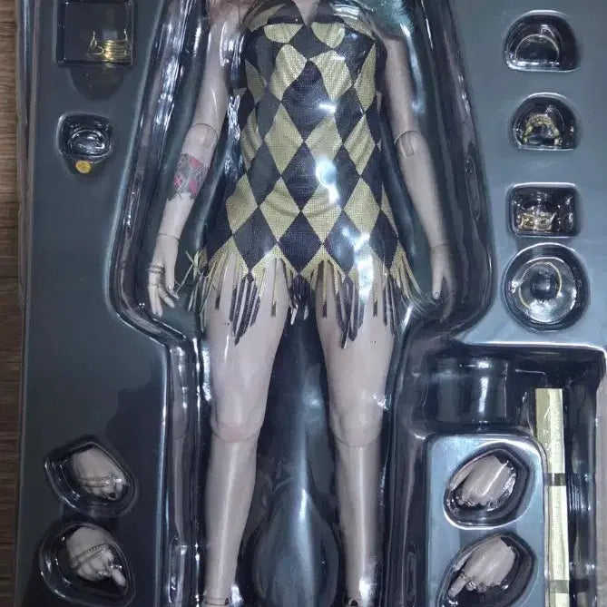 [BUNJANG] Hot Toys Harley Quinn Dress Version Figure / 핫토이 할리퀸 드레스 버전 판매