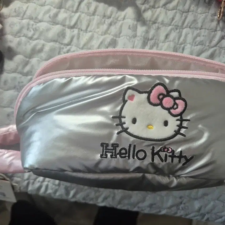 [BUNJANG] Hello Kitty Embroidered Pouch Silver / 헬로키티 파우치 실버
