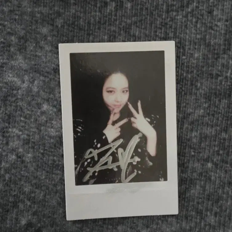[BUNJANG] BLACKPINK JISOO Autographed Polaroid / 블랙핑크 지수 친필 싸인 폴라로이드 BLACKPINK JISOO