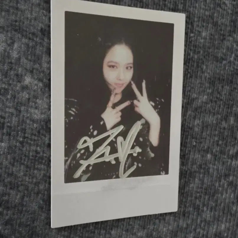 [BUNJANG] BLACKPINK JISOO Autographed Polaroid / 블랙핑크 지수 친필 싸인 폴라로이드 BLACKPINK JISOO