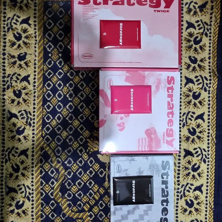 [BUNJANG] Twice - Formula of Love: O+T=<3 (Limited Edition Type-A) / 트와이스 strategy 미니 14집 앨범 3종 세트 미개봉 사전예약특가