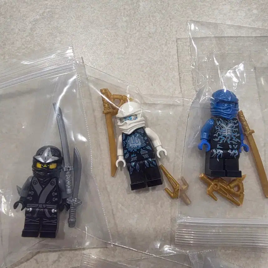 [BUNJANG] LEGO Ninjago Minifigures &amp; Spinjitzu Tops Bundle Set / 레고 닌자고 미피 + 스핀짓주 팽이 일괄 판매