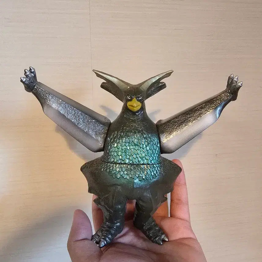 [BUNJANG] Ultraman Gieron Vintage Sofubi Figure / 울트라맨 기에론 빈티지 소프비