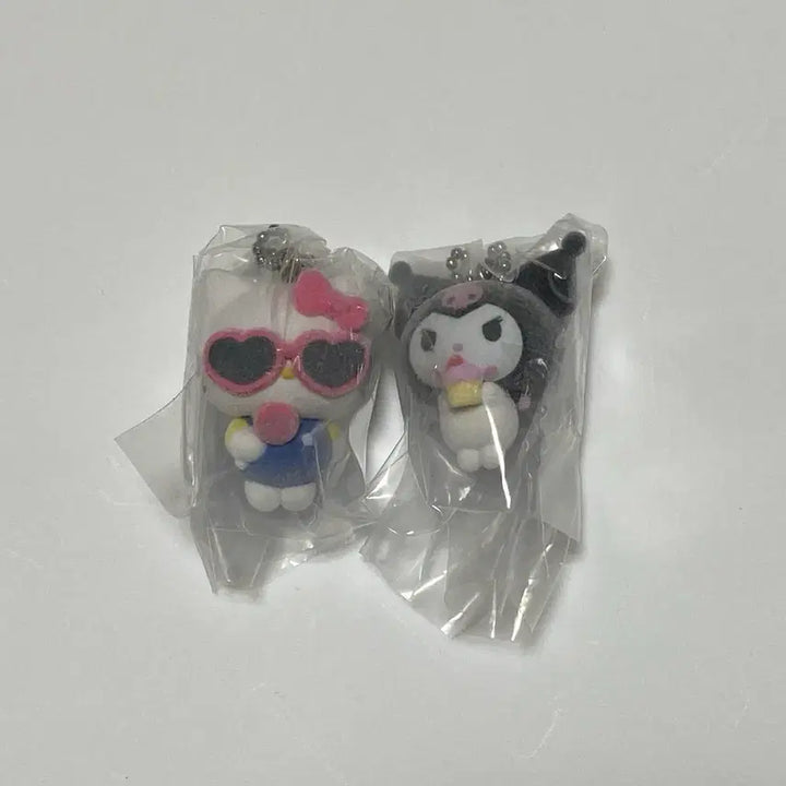 [BUNJANG] Sanrio Fluffy Mascot Swing Gacha Set (Hello Kitty + Kuromi) / 산리오 플로키 마스코트 스윙 가챠 (키티+쿠로미)