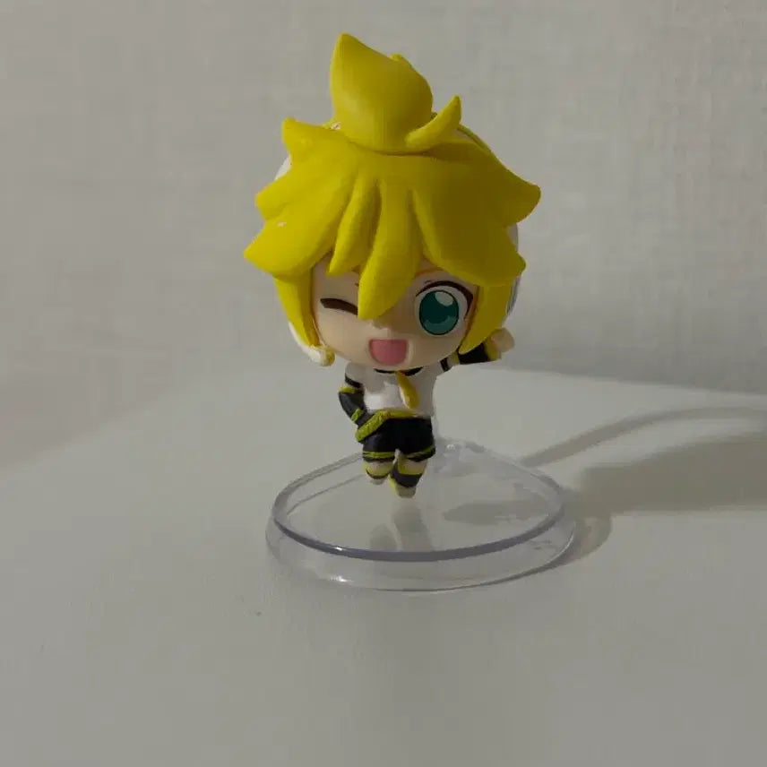 [BUNJANG] Kagamine Len Jump Mini Figure / 카가미네 렌 점프 미니 피규어