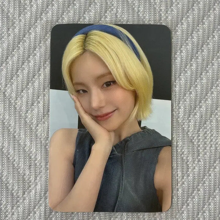 [BUNJANG] ITZY Yeji TUNNEL VISION Lucky Draw Photocard / ITZY 예지 TUNNEL VISION 영통 팬싸 특전 포카