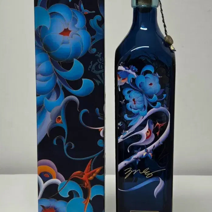[BUNJANG] Johnnie Walker Blue Label James Jean Limited Edition Whiskey Empty Bottle with Case / 조니워커 제임스 진 리미티드 에디션 위스키 공병