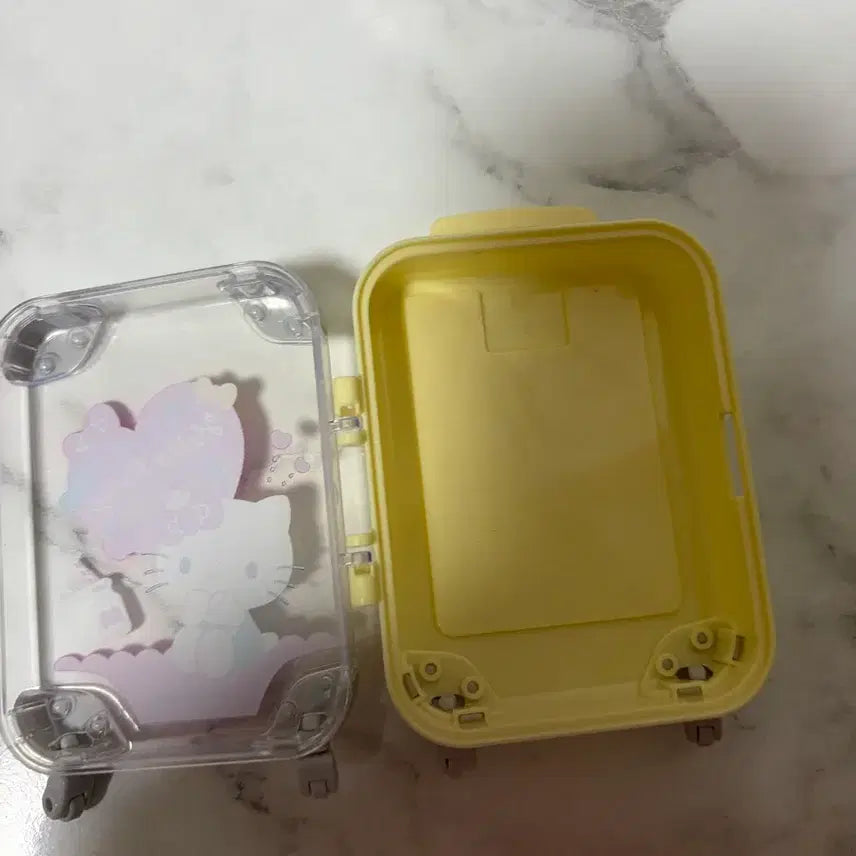 [BUNJANG] Sanrio Hello Kitty Plastic Carrier Case / 산리오 헬로키티 플라스틱 캐리어모양 케이스 판매
