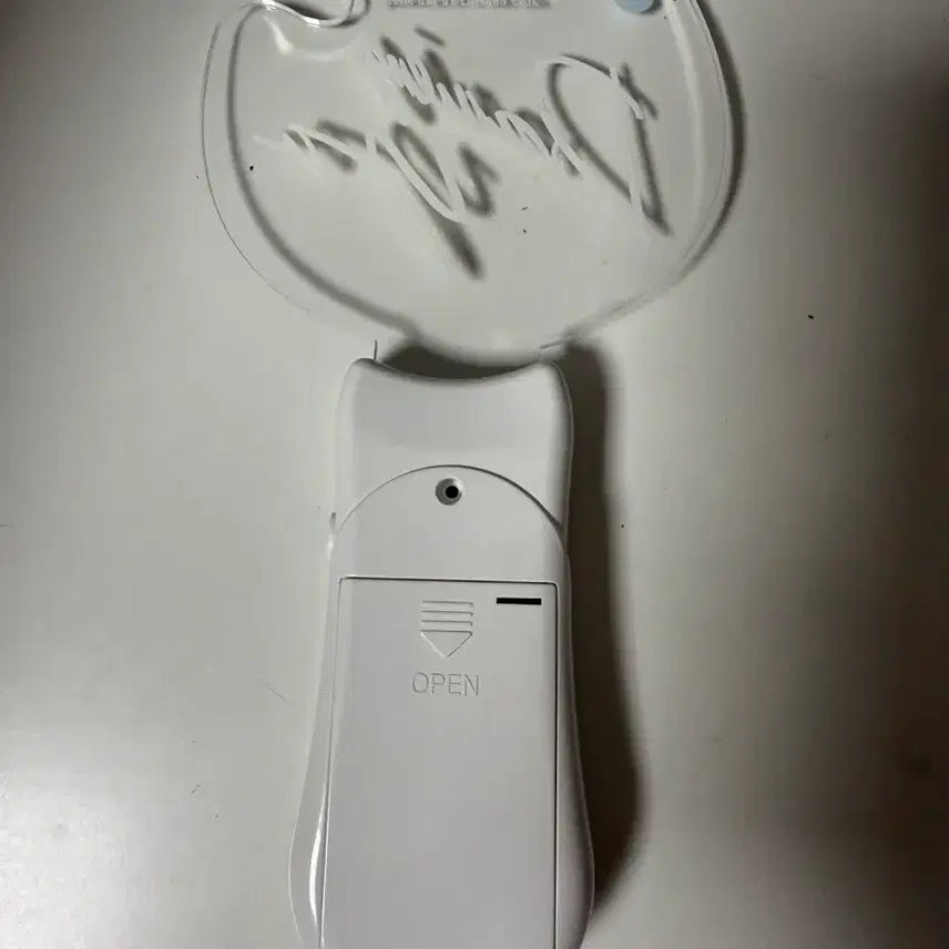 [BUNJANG] Chuei Li Yu (Cui Yuli) Transparent Palette Brush Set / 건전지 포함)Chuei Li Yu 투명 팔레트 붓 세트 최립우 응원봉 양도 판매