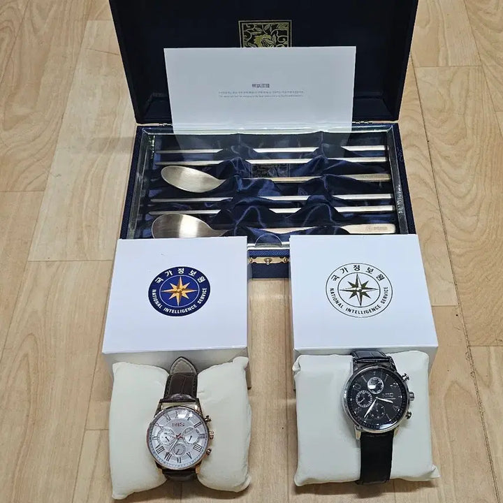 [BUNJANG] National Intelligence Service Cutlery Set and 2 Watches / 국가정보원 수저세트 와 시계2종 새상품입니다.