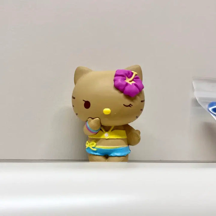 [BUNJANG] Sanrio Hello Kitty &amp; Usahana Tanning Cafe Bundle / 태닝 헬로키티 &amp; 우사히나 가챠 일괄 / 산리오 바캉스 태닝키티