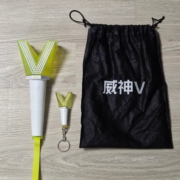 [BUNJANG] WayV Cheering Stick Bundle Set with Keyring / WayV 웨이션브이 응원봉 응원봉키링 대파봉 쪽파봉 일괄/보증서O