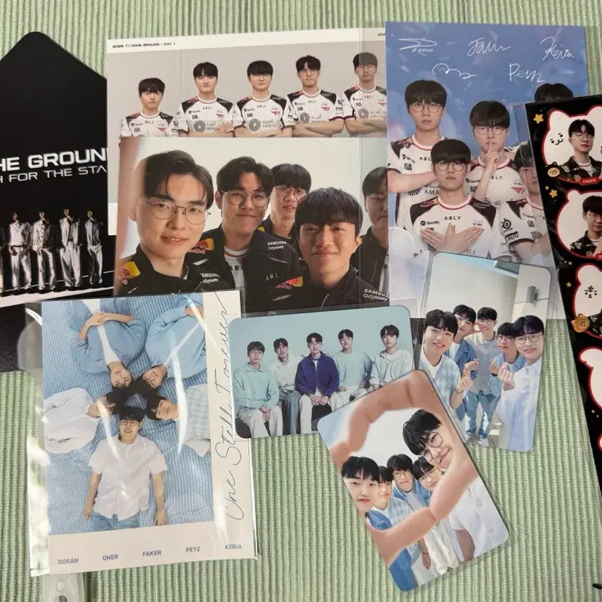 [BUNJANG] T1 League of Legends Team Signed Postcard Bundle Set / T1 티원 도오페페케 단체 엽서 포카등등 일괄판매 굿즈