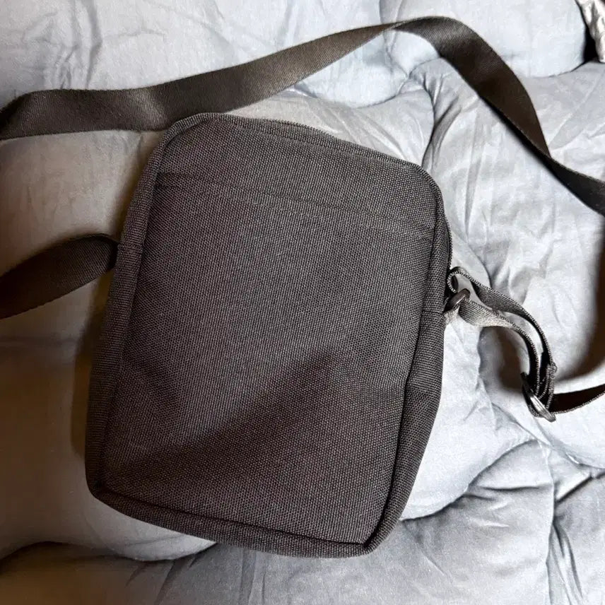 [BUNJANG] T1 Crossbody Bag / T1 티원 크로스백