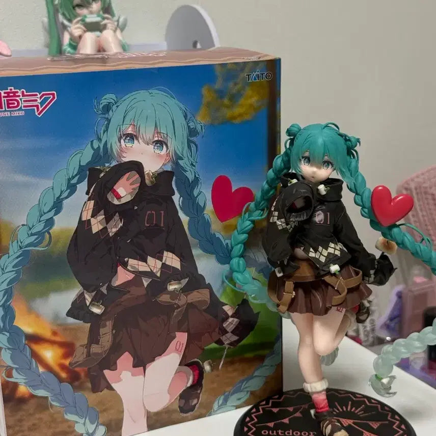 [BUNJANG] Hatsune Miku Figure Outdoor Ver. / 하츠네 미쿠 피규어 outdoor ver.