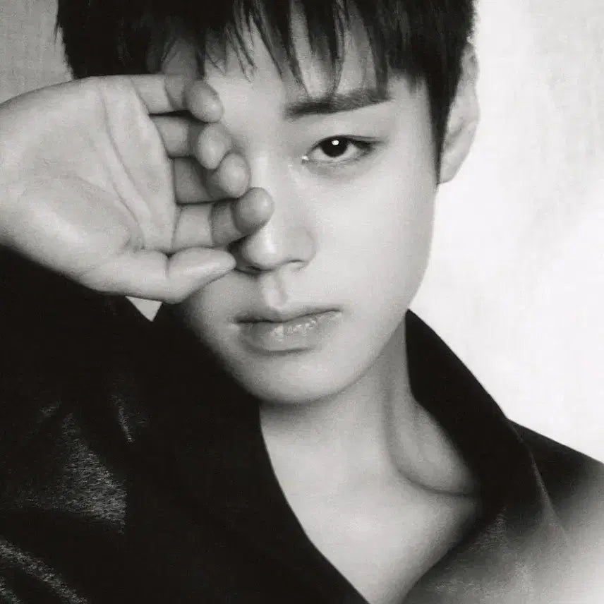 [BUNJANG] Park Ji-hoon "Our Kings" Magazine Singles 4-Set (Sealed) / (마지막 상품,미개봉)영화 <왕과 사는 남자>단종 박지훈님이 표지모델로 나온 싱글즈 잡지 4종 세트 양도