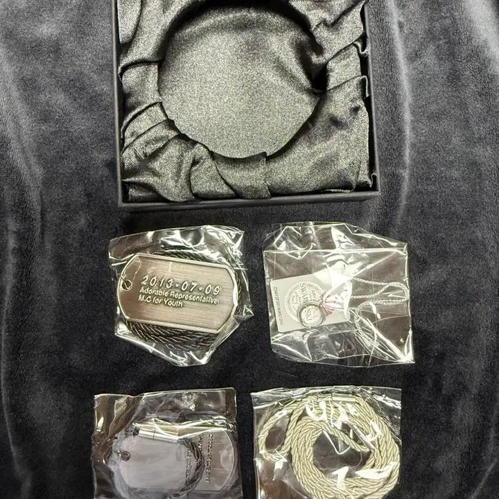[BUNJANG] BTS KPOP4 Vol.1 Swarovski Earrings &amp; ARMY Dog Tag Set / [미착용 새상품]BTS 초기 KPOP4 Vol.1 스와로브스키 귀걸이ARMY 도그태그 세트