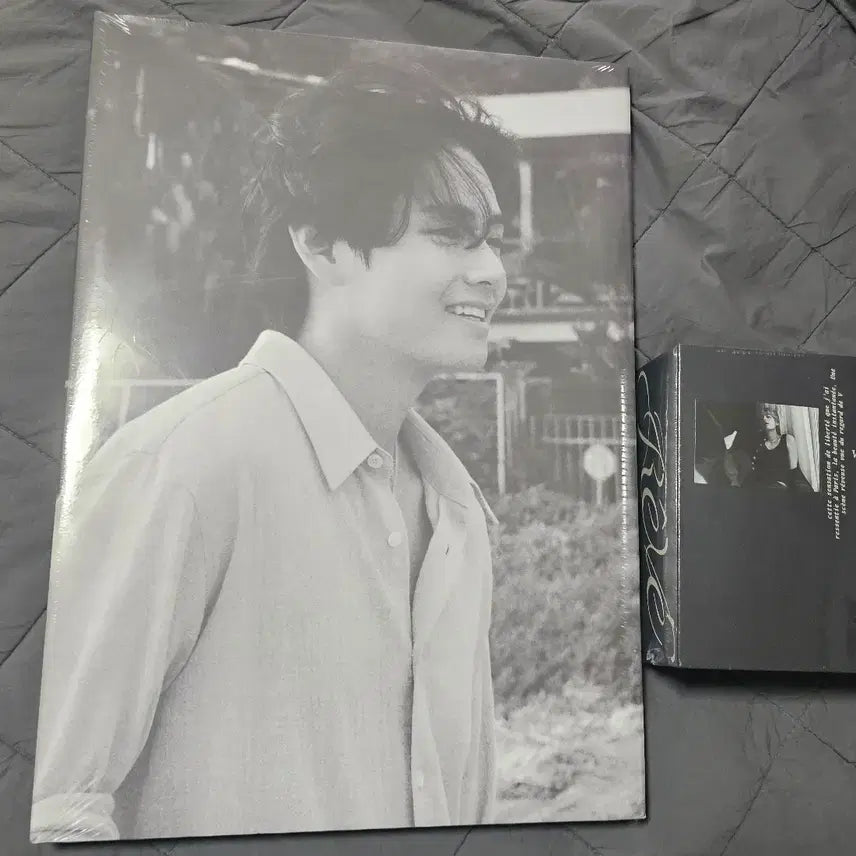 [BUNJANG] BTS V Taehyung Photobook Set (2 Types) - Sealed / 방탄소년단 뷔 김태형 화보집 포토북 미개봉 판매합니다