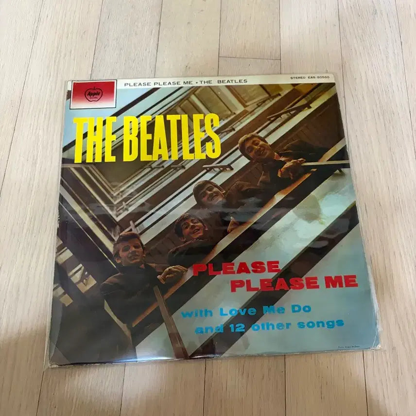 [BUNJANG] The Beatles Please Please Me LP (Japanese Pressing EAS-80550 with Member Photo Booklet) / 비틀즈 정규 1집 Please Please Me LP (일본반 EAS-80550 / 멤버 화보속지 포함)