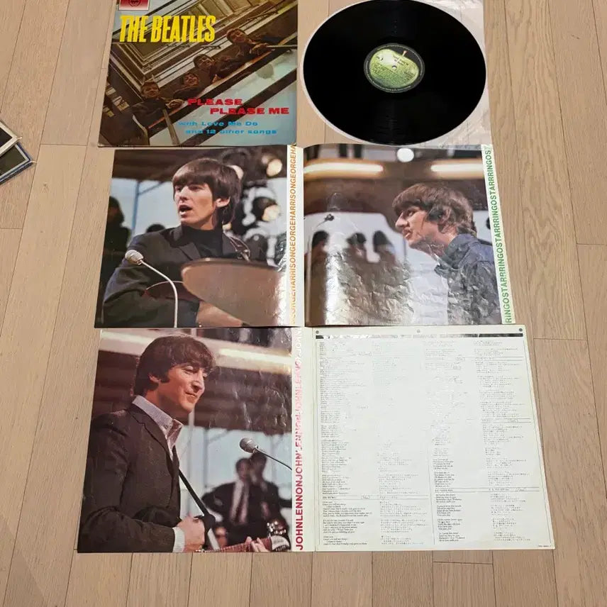 [BUNJANG] The Beatles Please Please Me LP (Japanese Pressing EAS-80550 with Member Photo Booklet) / 비틀즈 정규 1집 Please Please Me LP (일본반 EAS-80550 / 멤버 화보속지 포함)