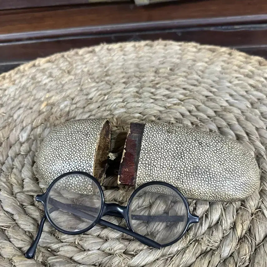 [BUNJANG] Antique Spectacle Case (Rabbit) with Spectacles (One Leg Missing) / 옛날 안경집(어피) , 안경(한쪽 다리 분실)