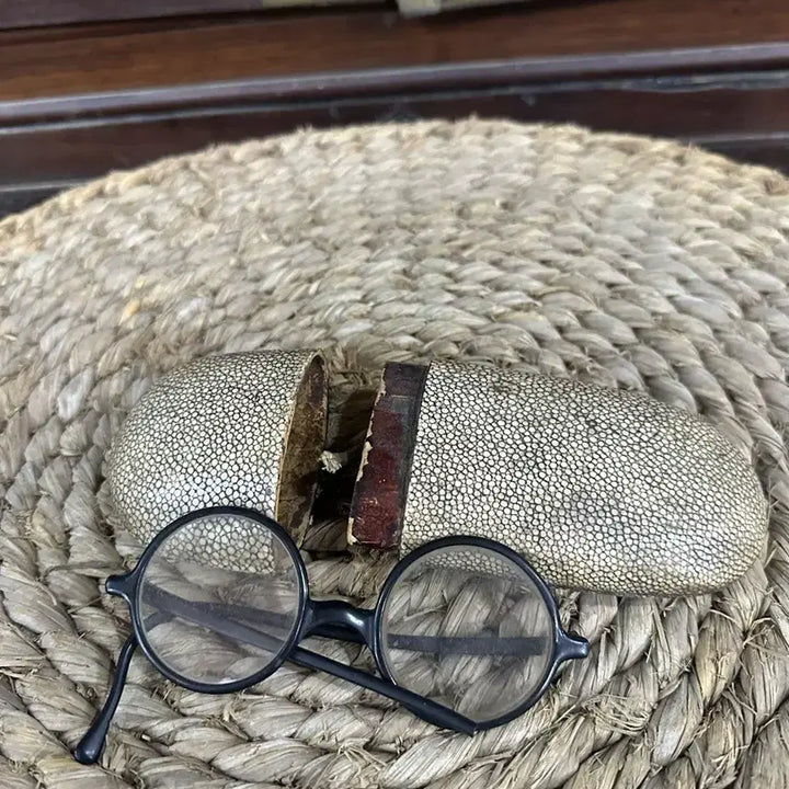 [BUNJANG] Antique Spectacle Case (Rabbit) with Spectacles (One Leg Missing) / 옛날 안경집(어피) , 안경(한쪽 다리 분실)