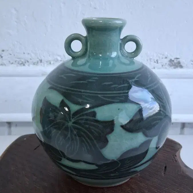 [BUNJANG] Celadon Porcelain Vase with Floral Pattern / 청자도자기-꽃 무늬 항아리