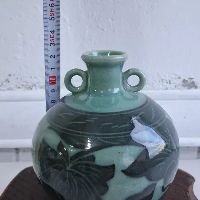 [BUNJANG] Celadon Porcelain Vase with Floral Pattern / 청자도자기-꽃 무늬 항아리