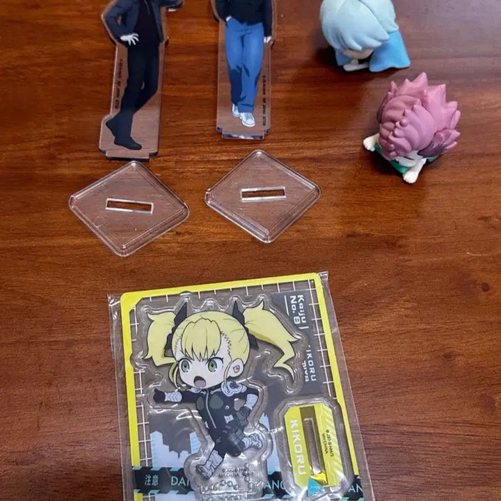 [BUNJANG] Kaiju No. 8 Acrylic Stand &amp; Onemu-tan Bundle Set / [일괄] 괴수8호 아크릴 스탠드 굿즈, 오네무탄