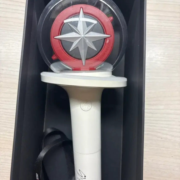 [BUNJANG] Stray Kids Official Light Stick Ver.2 / 스트레이키즈 응원봉 ver.2/포카 10장 랜덤/배송비 0