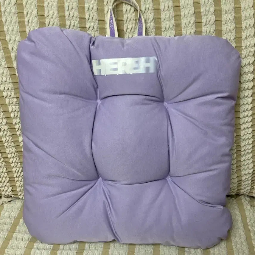 [BUNJANG] IU 3/2 HERE Concert Cushion Purple / 미사용) 아이유 3/2 HERE 콘서트 헐콘 방석 보라색 판매
