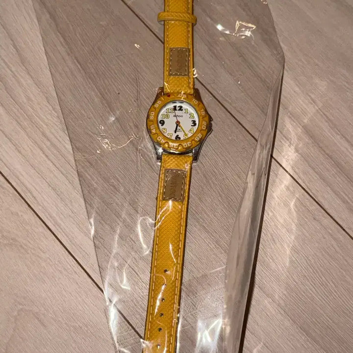 [BUNJANG] Yellow Classic Vintage Retro Wristwatch / 노랑색 고전 빈티지 레트로 손목시계