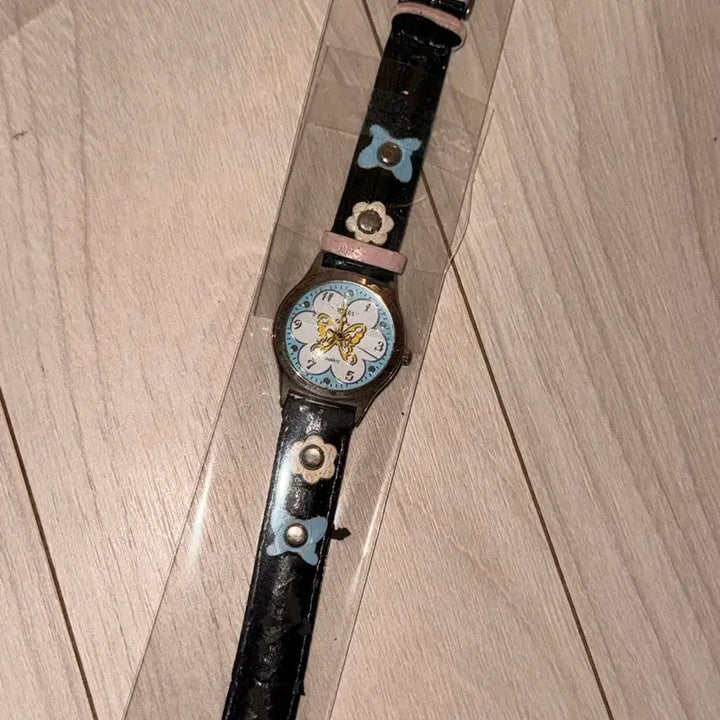 [BUNJANG] Yoki Flower Pattern Quartz Classic Wristwatch / 요키 플라워 패턴 쿼츠 고전 손목시계