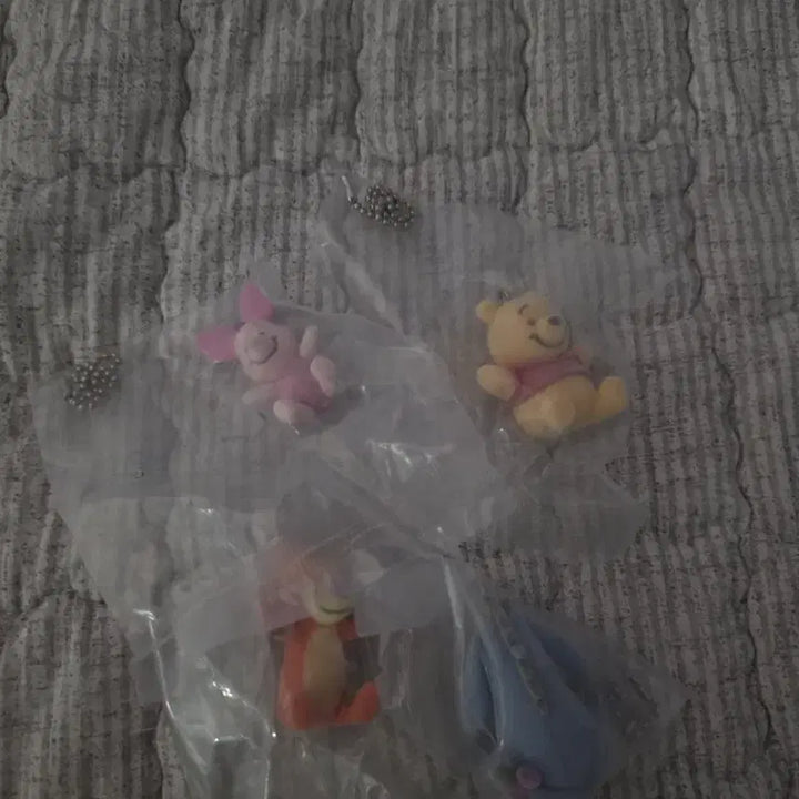 [BUNJANG] Disney Winnie the Pooh Fluffy Gacha Keychain Charm Full Set of 4 / 곰돌이 푸 플로키 가챠 키링 챰 4종 풀셋