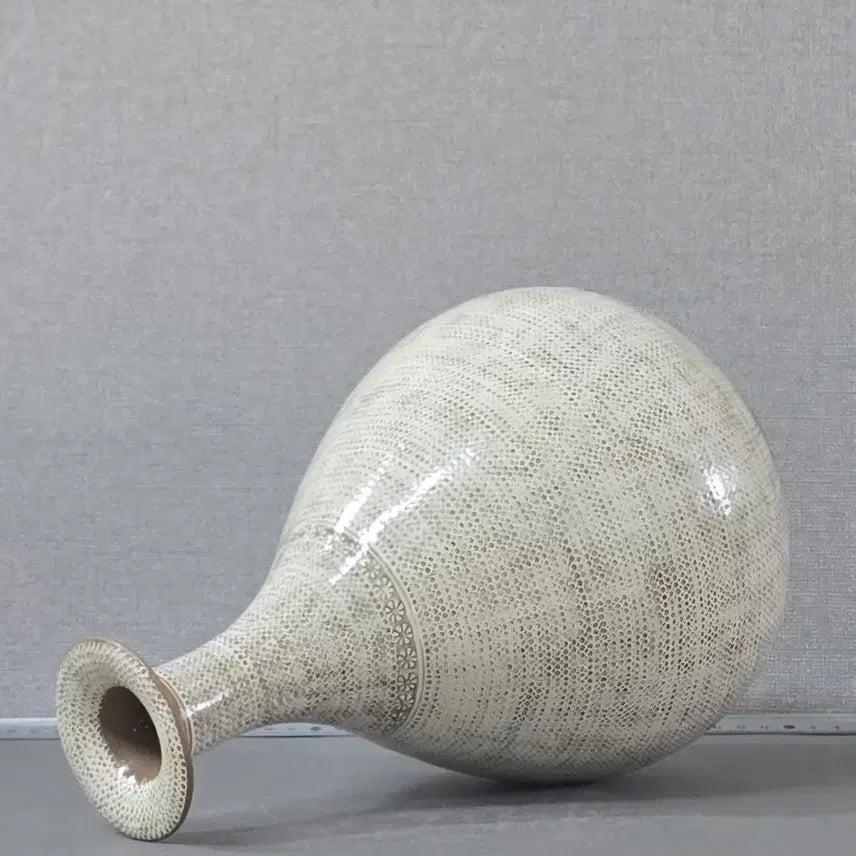 [BUNJANG] Lee Eun-gu Buncheong Dot-Patterned Vase / 청파 이은구 분청 우점문 병