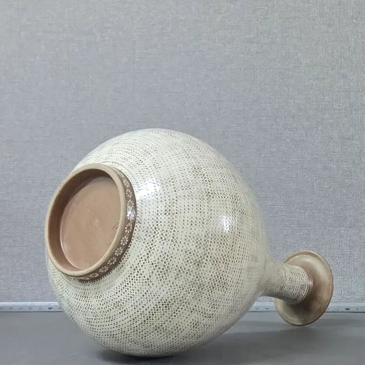 [BUNJANG] Lee Eun-gu Buncheong Dot-Patterned Vase / 청파 이은구 분청 우점문 병