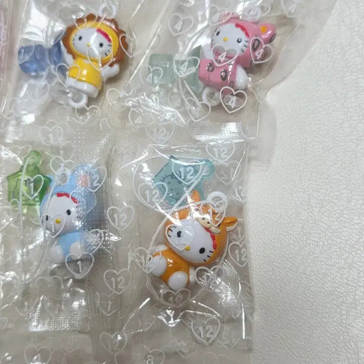 [BUNJANG] Hello Kitty Vintage Figure Strap Set / 일괄)고전키티 피규어 스트랩 고전키티 동물 십이지신 딸기키티 피규어 줄줄이스트랩