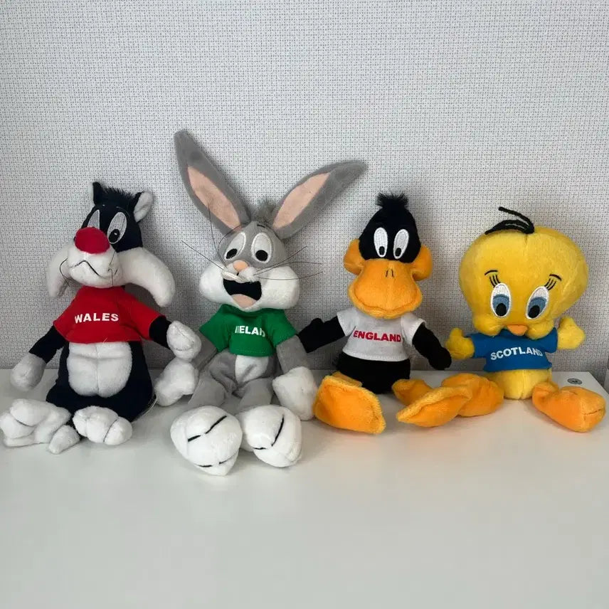 [BUNJANG] Looney Tunes Character Plush Toy Set (4 Pieces) / 루니툰 캐릭터 인형 4개 세트