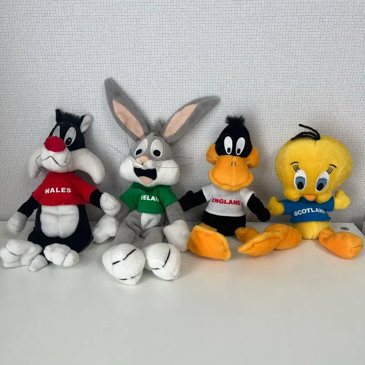 [BUNJANG] Looney Tunes Character Plush Toy Set (4 Pieces) / 루니툰 캐릭터 인형 4개 세트