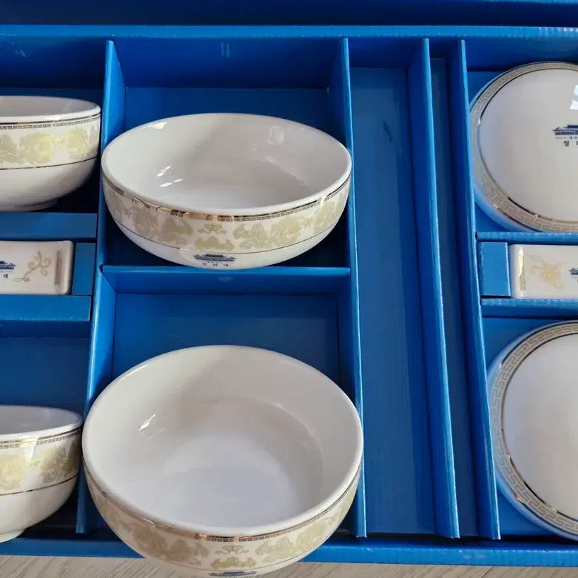 [BUNJANG] Cheong Wa Dae Luxury Dinnerware Set (3 Designs) - 2 Person Setting, Unused Collectible / 청와대 고급 식기세트 3종류  2인용 미사용 수집품