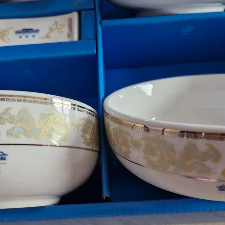 [BUNJANG] Cheong Wa Dae Luxury Dinnerware Set (3 Designs) - 2 Person Setting, Unused Collectible / 청와대 고급 식기세트 3종류  2인용 미사용 수집품