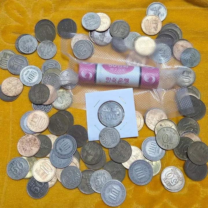 [BUNJANG] Korean Coin Collection Bundle (100 Won, 50 Won, 10 Won) - Unused Roll Included / 한국동전 모음 백환 50주미사용롤 구형동전 다수