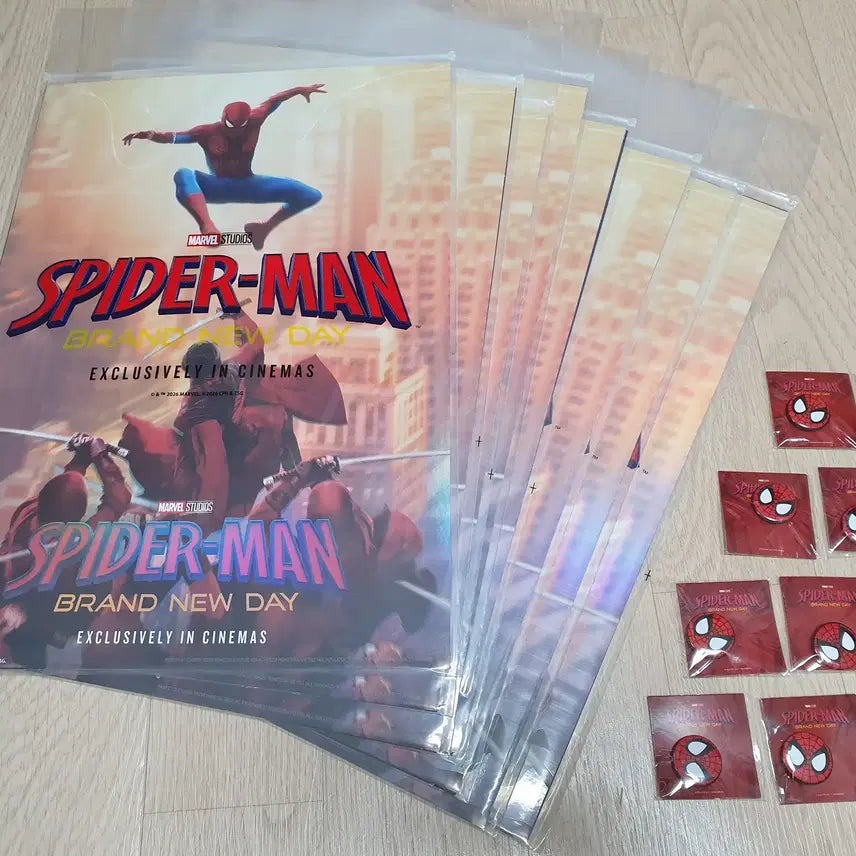 [BUNJANG] Spider-Man Key Visual Poster 3-Set + Pin Badge / 스파이더맨 핀뱃지+포스터 3종세트 키비쥬얼 판매 합니다.