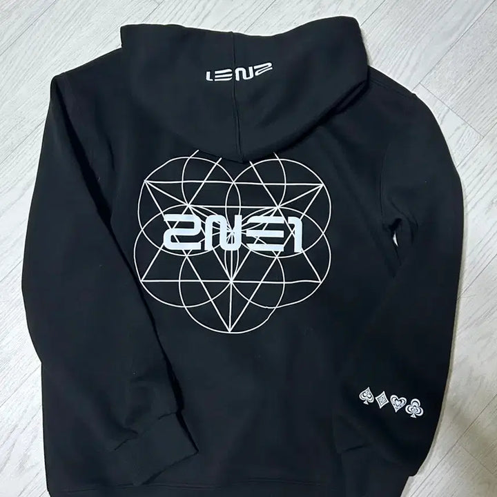 [BUNJANG] 2NE1 Welcome Back Symbol Hoodie Black L Size / 2NE1 웰컴백 심볼 후드 블랙 투애니원