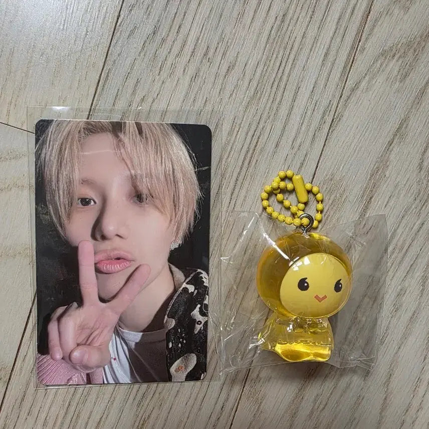 [BUNJANG] SHINee taemin Atmos Photocard &amp; Keychain Set / 샤이니 에트모스 태민 7만원 포카 키링