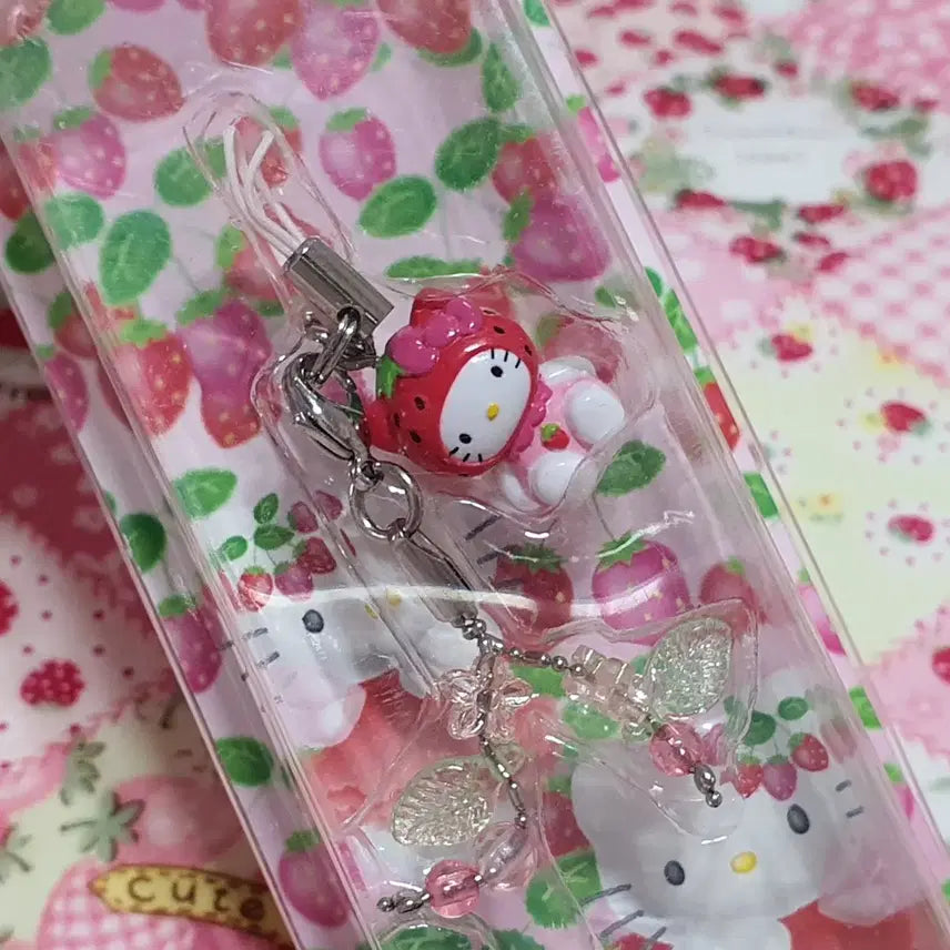 [BUNJANG] Classic Kitty Strawberry Bear Box Strap / 고전 키티 딸기곰 박스형 스트랩