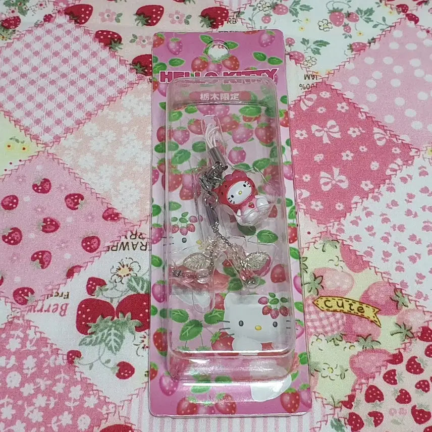 [BUNJANG] Classic Kitty Strawberry Bear Box Strap / 고전 키티 딸기곰 박스형 스트랩