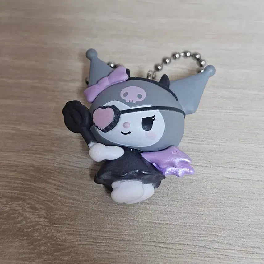 [BUNJANG] Sanrio Kuromi Yumemiru Devil Swing Devil Keychain / 쿠로미 산리오 유메미루 데빌스윙 악마 가챠 꿈꾸는 악마 키링 장난꾸러기
