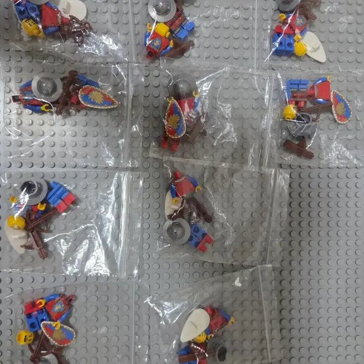 [BUNJANG] Lego Castle Lion Knight Crossbow Archer Minifigure Bundle Set (10 figures) / [일괄판매]레고 캐슬 사자기사 크로스보우 궁수 미니피규어 10기 일괄 판매합니다.